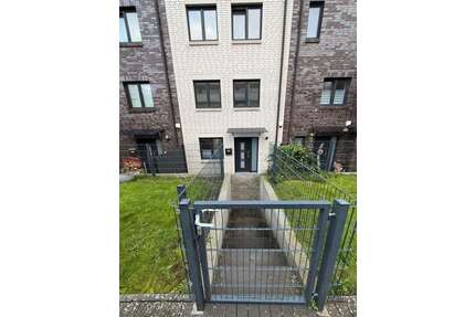 Haus zum Mieten in Hamburg 2.300,00 € 155.35 m²