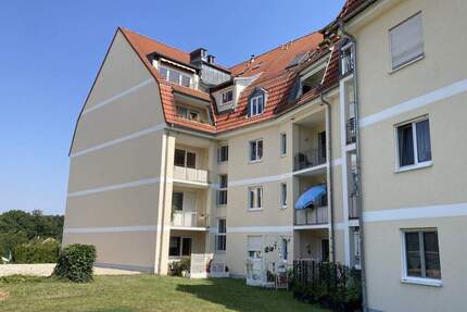 Vermietete 2-R.-DG-Whg., Loggia + TG-Stpl. + Aufzug! Laminat bzw. Fliesen, Nähe Zwickauer Mulde!