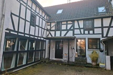 Fachwerkhaus Einfamilienhaus - 289.000,00&nbsp;EUR Kaufpreis, ca.&nbsp; 210,00&nbsp;m&sup2; in Runkel (PLZ: 65594)