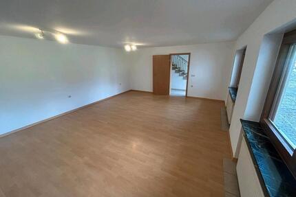 Großzügige 4-Zimmer-Wohnung mit Balkon, Garage & viel Platt (158² - Rittersdorf