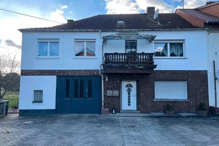 zweigeschossiges Einfamilienhaus mit Garten - Wadern