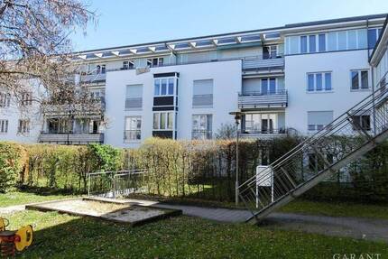 S-Hohenheim: Gepflegte 2 Zimmer-Wohnung mit Balkon, Tiefgaragen-Stellplatz und Blick ins Grüne - Stuttgart Plieningen