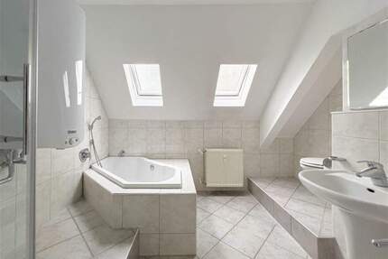 Charmante Dachgeschosswohnung Möbliert Bilder folgen.... - Meerbusch Büderich