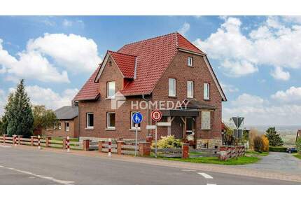 Charmantes Zweifamilienhaus mit Garten, Garagen in Obernkirchen