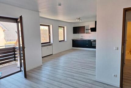 Vermiete helle 2 Zimmer Wohnung mit Balkon und Einbauküche - Esselbach Kredenbach