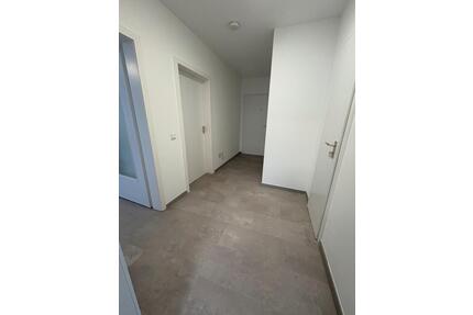 Renovierte 2 Zimmer Wohnung mit Balkon, Aufzug -sofort bezugsfrei - Mettmann