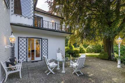 Haus zum Kaufen in Hamburg Wellingsbüttel 1.390.000,00 € 304 m² - Hamburg / Wellingsbüttel