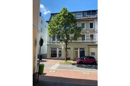 Dreifamilienhaus mit zwei kleinen Gewerbeeinheiten sowie 4 Garagen in der Nähe des Kluser Platzes - sanierungsbedürftiges Objekt mit Potenzial - Lüdenscheid