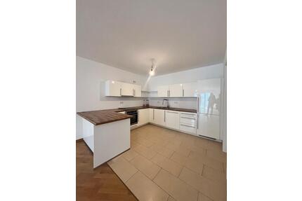 Sommer in den neuen 4 Wänden! 2 Kaltmieten für den Sommerurlaub sparen! - Frankfurt am Main Mitte-Nord