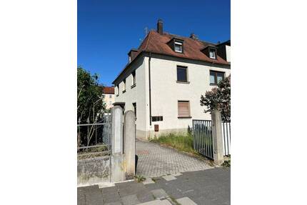 Drei-Familien-Doppelhaushälfte - 439.000,00&nbsp;EUR Kaufpreis, ca.&nbsp; 196,00&nbsp;m&sup2;&nbsp;Wohnfl&auml;che in Ansbach (PLZ: 91522)