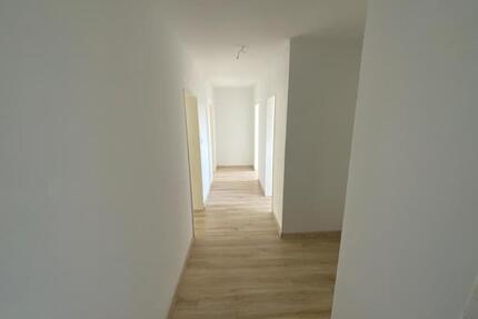 Bezugsfertig: großzügige 3-Zimmer-Wohnung mit Balkon in Plettenberg