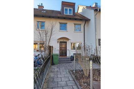 Schönes Reihenhaus mit Garage und Wohnmobilstellplatz - Schwabach