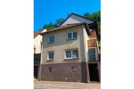 Großes EinZweifamilienhaus in Weidenthal, Bahnhofsnähe