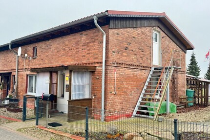 HORN IMMOBILIEN ++ Reihenendhaus mit Carport und Grundstück, ruhige Lage - Jatzke