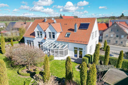 Nur vom Feinsten: Herrschaftliches Anwesen mit Nebengebäude und toll angelegtem Garten! - Creglingen Wolfsbuch