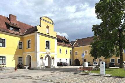 Historisches Reihenhaus in unmittelbarer Nähe des Klosters Oberalteich bei Bogen