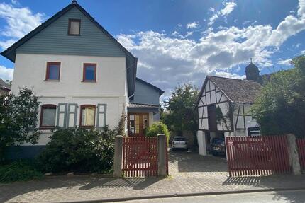 Idyllisches Anwesen - Haus in Buseck, Garten, Sauna, Studio, Hof