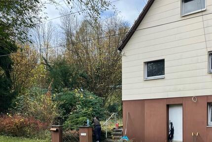Großes Grundstück mit entkerntem Haus in Ortsrandlage von SG - Täferrot
