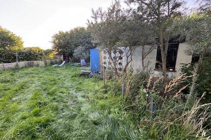 Zwei Lauben mit Garten und Parkplatz in Stralsund