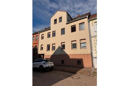 Großes Zweifamilienhaus. Nur 1 Std. von Berlin. Garten, Garagen - Sigmaringen