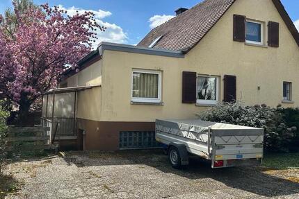 Einfamilienhaus mit Nebengebäude zu verkaufen. - Eschborn