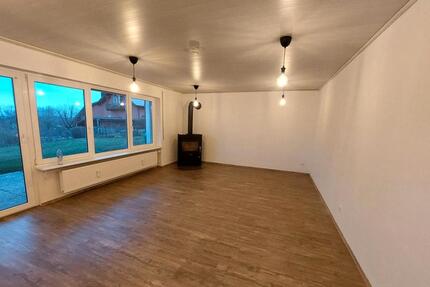 Ruhige 2 Zimmerwohnung, Küche, Bad, Terrasse, Garten, Garage - Bernhardswald