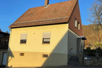 Freistehendes Einfamilienhaus mit Charme Potenzial Wintergarten und großem Garten - Lauterecken