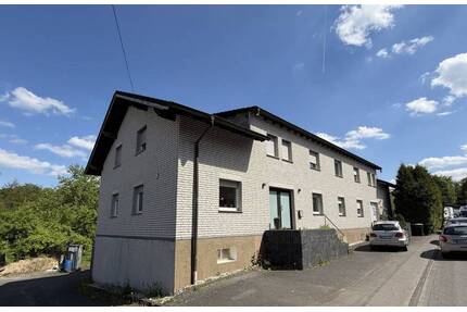 Vollverklinkertes Wohn- und Geschäftshaus: Großzügiger Platz, hochwertige Sanierung und 2.500 qm Grs - Nümbrecht Gaderoth