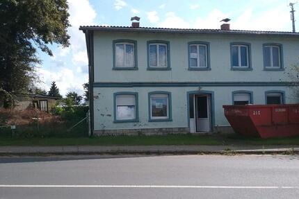 Mehrfamilienhaus mit Nebengebäuden - Gransebieth