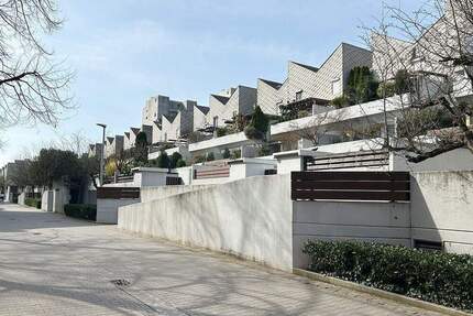 Geräumige 3,5-(4-)Zimmer-Terrassen-Wohnung mit Einbauküche und 7 Meter langer Garage in S-Neugereut - Stuttgart