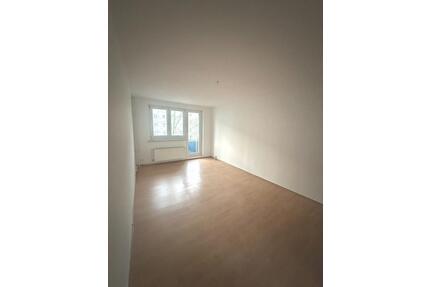 Helle 2-RW mit sonnigem Balkon - ideal für Singles oder Pärchen - Tageslichtbad - separate Küche - Magdeburg Leipziger Straße