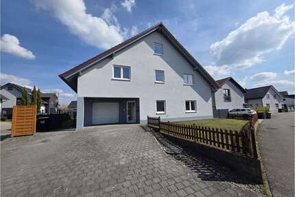 Haus zum Mieten in Kaiserslautern Siegelbach 2.950,00 € 330 m² - Kaiserslautern / Siegelbach