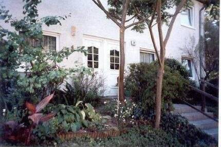 Provisionsfreie 3 Zimmer, Küche, großes Bad, Abstellraum, Terrasse, eingezäunter Garten, Keller, Waschkeller, eigene separate Tiefgarage ! - Berlin Schmöckwitz