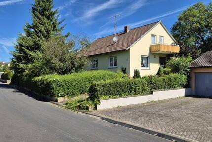 Bungalow (sanierungsbed.) mit Bauplätzen - Karbach