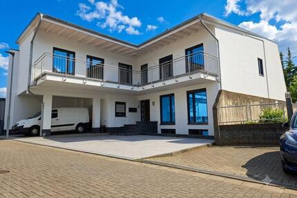 Modernes Mehrfamilienhaus mit 3 Wohneinheiten - Solms