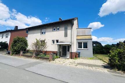 Zweifamilienhaus mit Ausbaupotenzial und optionalem Baugrundstück in ruhiger Lage - Lippstadt Lipperode