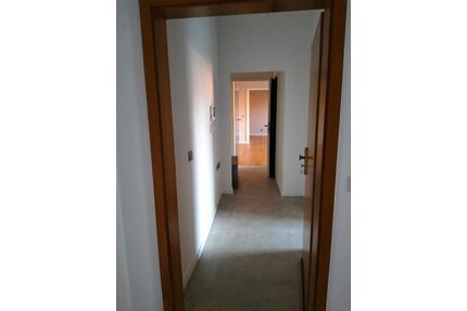 2 Raumwohnung 50m2 1.OG in Pulsnitz zu vermieten. EBK. Parkett.