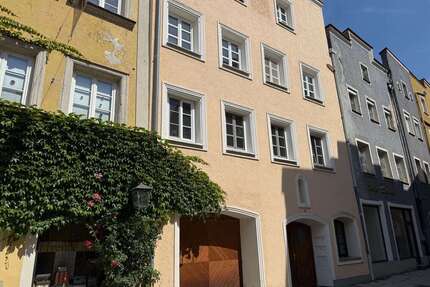 Haus zum Kaufen in Burghausen 695.000,00 € 312 m²