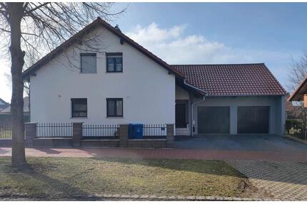 Familienimmobilien mit 677m2 Grundstück & Doppelgarage - Geiselhöring