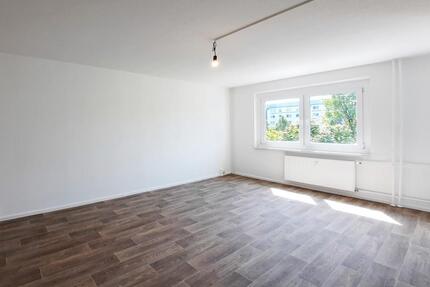 Ab 15.05.2026***Frisch renovierte 2-Zimmer-Wohnung mit Wannenbad! - Leipzig Lausen-Grünau