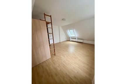 Top Lage Oettingen – 2-Zimmer DG mit Charme & Blick aufs Stadttor - Oettingen in Bayern