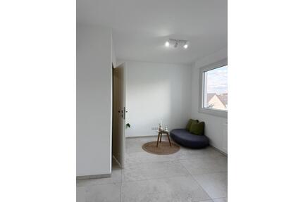 Kernsanierung 1 Zimmer 23m²+5m²! Wohnen+Schlafen+AR+EBK - Düren Distelrath