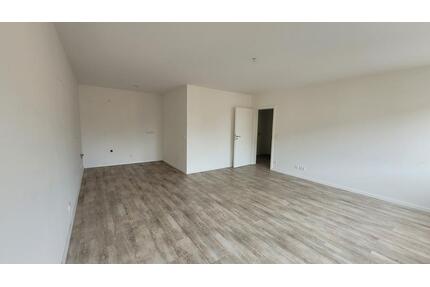Schloßchemnitz * 2 Zimmer * Großer Keller * Frei