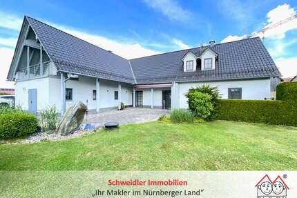 Haus zum Kaufen in Neuhaus-Krottensee 680.000,00 € 251.62 m²