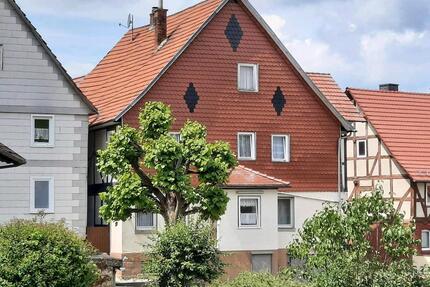 Freistehendes Einfamilienhaus mit Stellplatz und Werkstatt - Cornberg