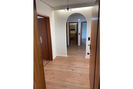 Alterlangen wunderschöne 3 Zimmer Wohnung 95q 1. OG zentrale Lage - Uttenreuth