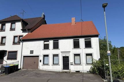 Solides Ein- bis Zweifamilienhaus in zentraler Lage von Großrosseln mit Gestaltungspotenzial