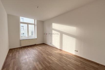 Wohnen mit Raumgefühl: Großzügige 2-Zimmer-Wohnung mit Einbauküche & Tageslichtbad - Limbach-Oberfrohna