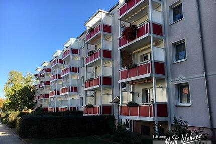 Erdgeschoßwohnung mit Badewanne und großem Balkon! - Zeitz