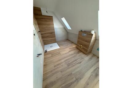 Renovierte 3- Zimmer-Wohnung mit 2 Balkonen und Garage - Gunzenhausen